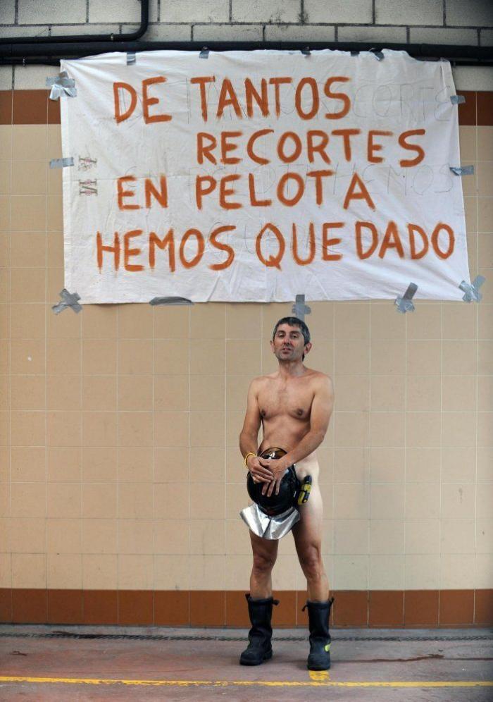 Antonio, el bombero de Sevilla que se ha ganado el corazón de España por lo que ves en la foto