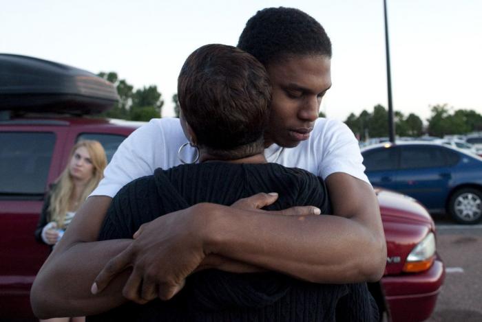 Masacre de Aurora: La Policía detona trampas explosivas en casa del presunto asesino James Holmes