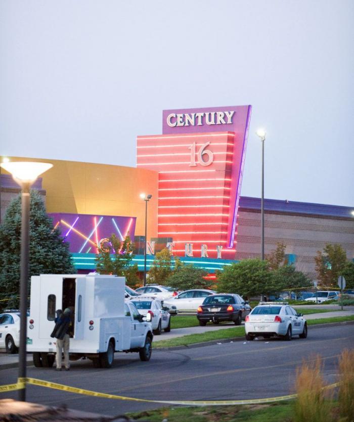 Masacre de Aurora: La Policía detona trampas explosivas en casa del presunto asesino James Holmes