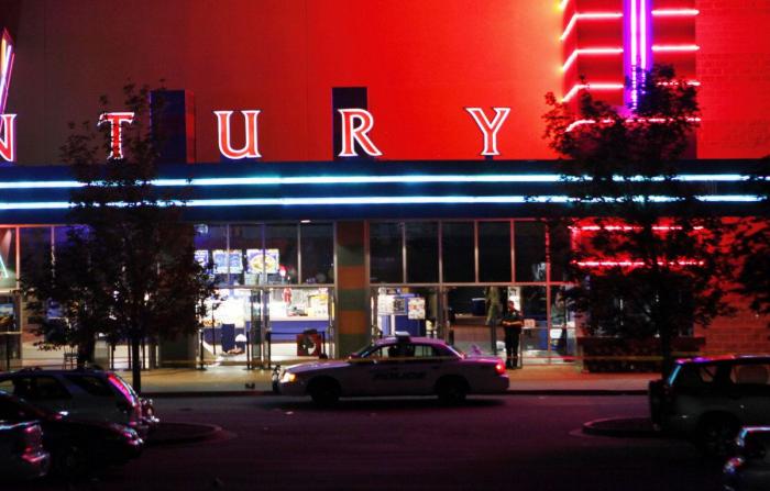 Masacre de Aurora: La Policía detona trampas explosivas en casa del presunto asesino James Holmes