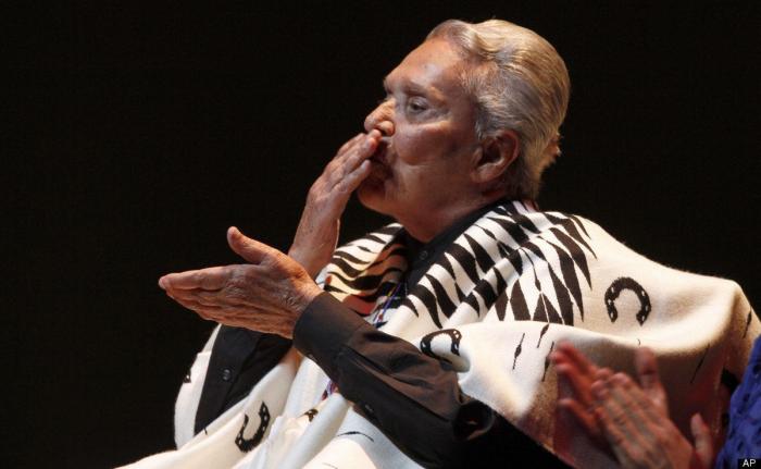 Chavela Vargas recibe el alta médica en Madrid y quiere regresar a México