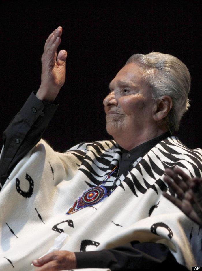 Chavela Vargas recibe el alta médica en Madrid y quiere regresar a México