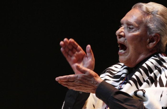 Chavela Vargas recibe el alta médica en Madrid y quiere regresar a México