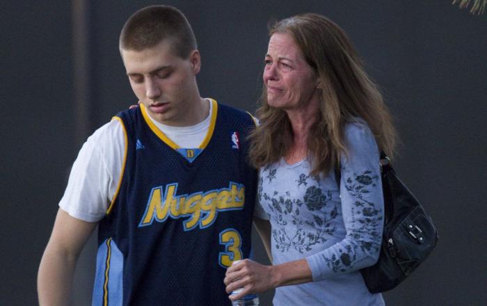 El asesino del cine de Denver compró su arsenal a través de internet (FOTOS)