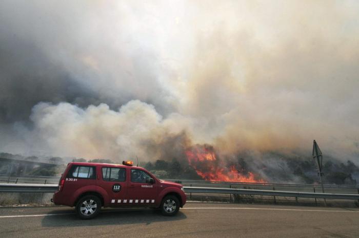 Incendio en Girona: el foco entre Terrades y Boadella, controlado