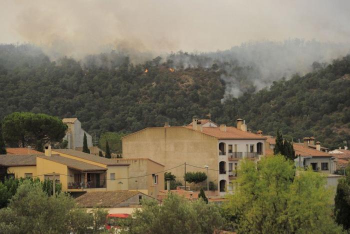 Incendio en Girona: el foco entre Terrades y Boadella, controlado