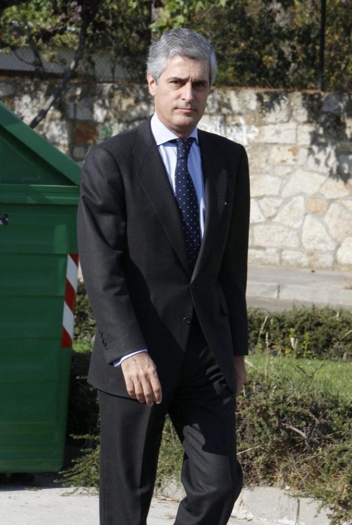 El príncipe Felipe visita la capilla ardiente de Peces-Barba, un "ejemplo en tiempos difíciles" (FOTOS)