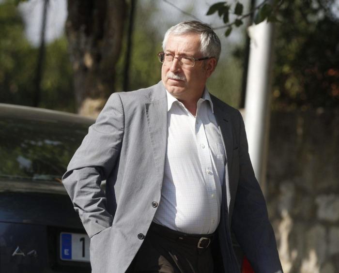 El príncipe Felipe visita la capilla ardiente de Peces-Barba, un "ejemplo en tiempos difíciles" (FOTOS)