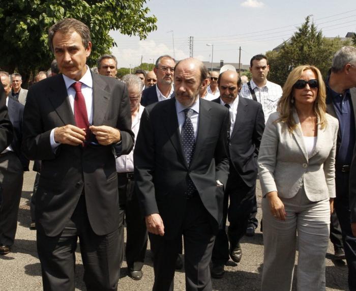El príncipe Felipe visita la capilla ardiente de Peces-Barba, un "ejemplo en tiempos difíciles" (FOTOS)