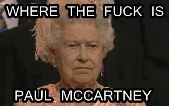 ¿Pero qué hace la reina Isabel II durante la inauguración de las Olimpiadas? (FOTOS)