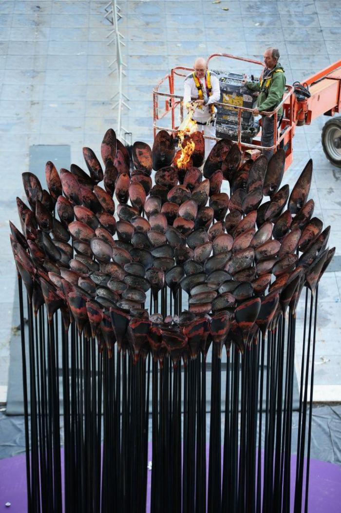 El pebetero olímpico se apaga por unas horas por cambio de emplazamiento (FOTOS)