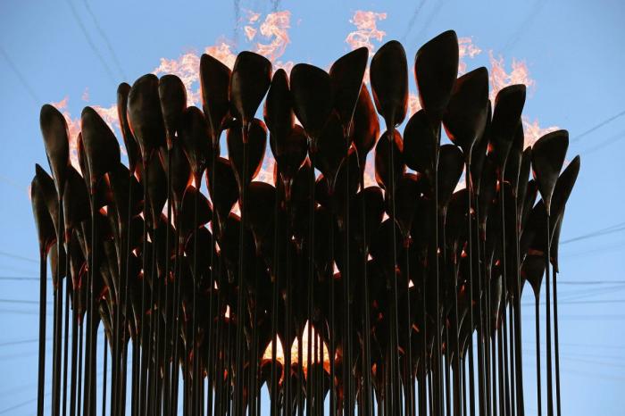 El pebetero olímpico se apaga por unas horas por cambio de emplazamiento (FOTOS)