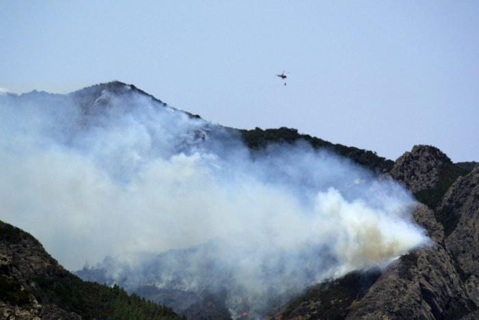 Los dos incendios de La Gomera estables tras el cambio en el tiempo (FOTOS)