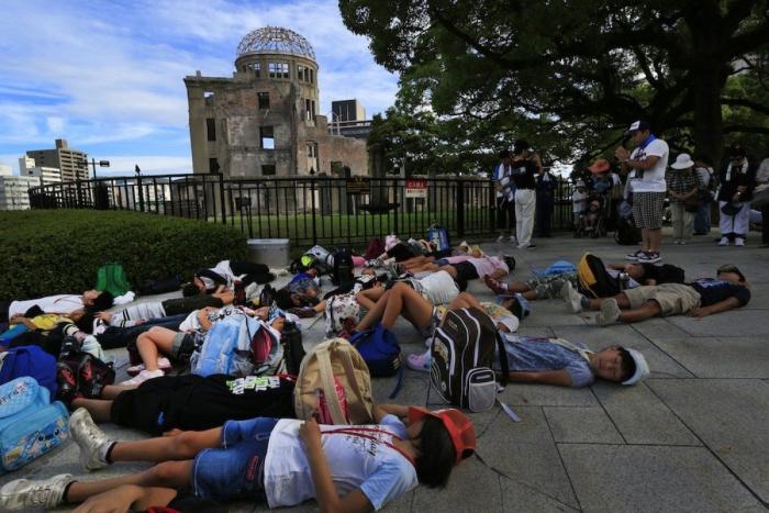 Pedro Sánchez la lía en Twitter con su homenaje a Hiroshima: la clave está en la foto