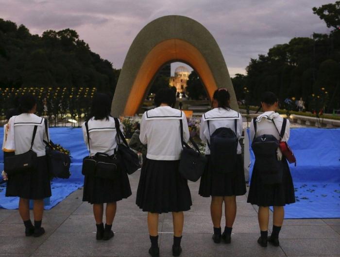 Pedro Sánchez la lía en Twitter con su homenaje a Hiroshima: la clave está en la foto