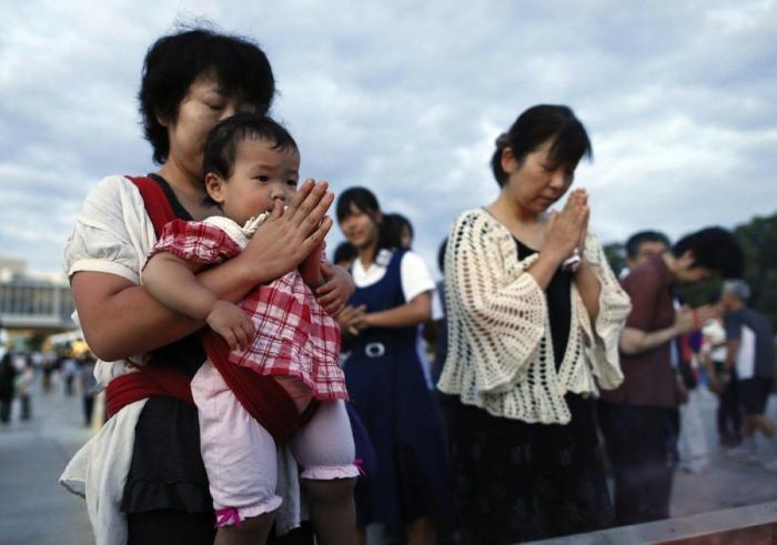 Pedro Sánchez la lía en Twitter con su homenaje a Hiroshima: la clave está en la foto