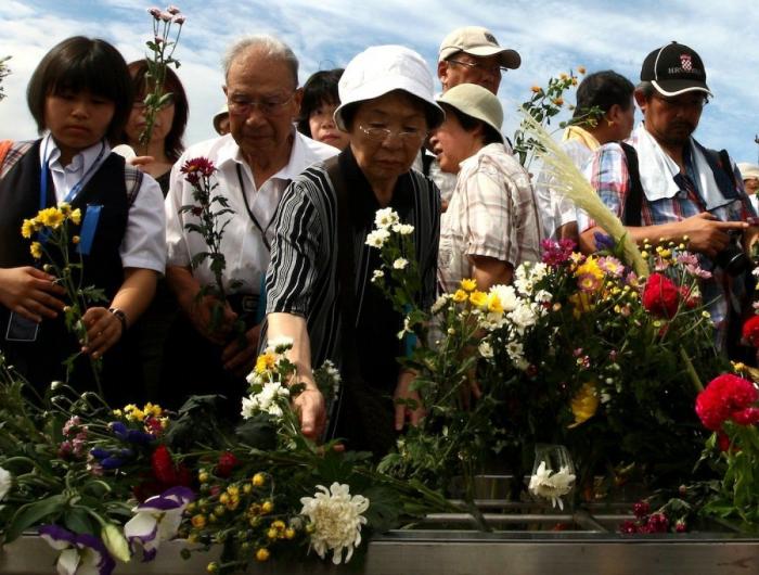 Pedro Sánchez la lía en Twitter con su homenaje a Hiroshima: la clave está en la foto