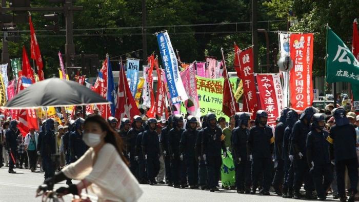 Pedro Sánchez la lía en Twitter con su homenaje a Hiroshima: la clave está en la foto