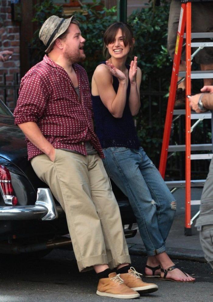 Vestidos de verano perfectos, sandalias y pantalones tobilleros: los looks de chica normal de Keira Knightley (FOTOS)