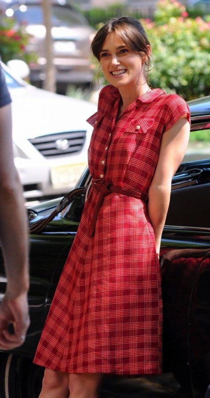 Vestidos de verano perfectos, sandalias y pantalones tobilleros: los looks de chica normal de Keira Knightley (FOTOS)