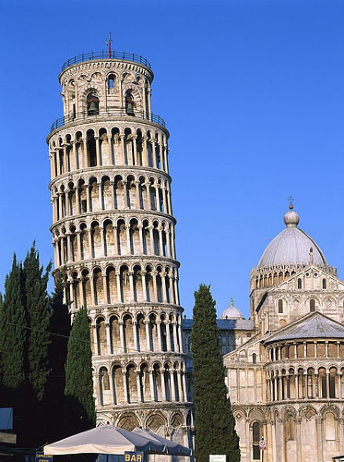 Una de las torres de la catedral de Santiago de Compostela está inclinada 40 centímetros (FOTOS)