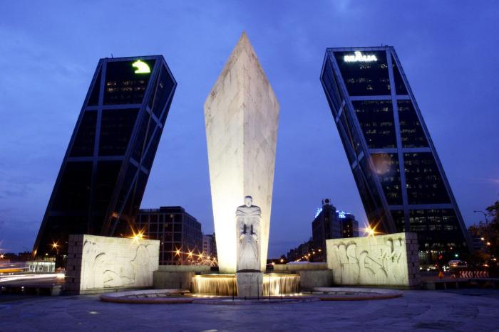 Una de las torres de la catedral de Santiago de Compostela está inclinada 40 centímetros (FOTOS)