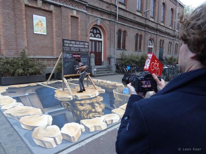 El Pac-Man, un grafiti por los suelos y en 3D obra de Leon Keer (FOTOS, VÍDEO)