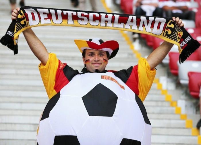 El público más raro de la Eurocopa: no solo de Shakiras viven las gradas (FOTOS)