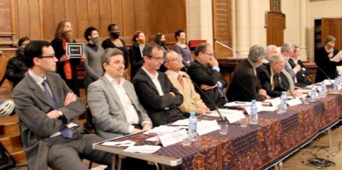 Un grupo de feministas francesas se ponen barba para reivindicar los derechos de las mujeres (FOTOS)