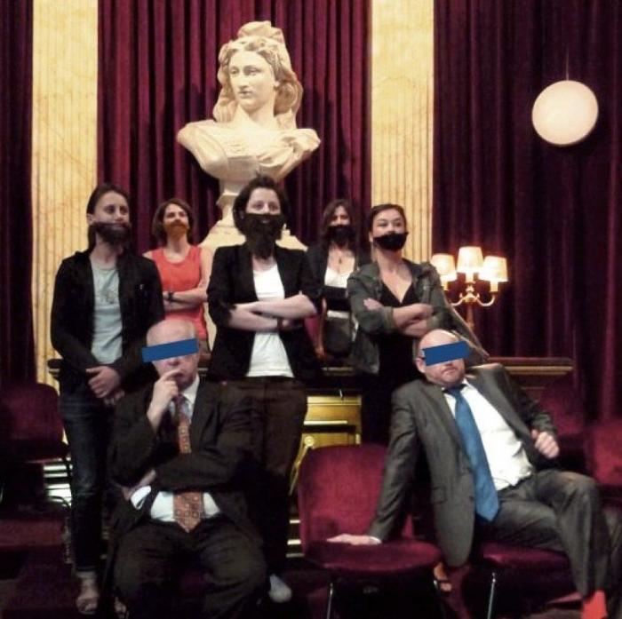 Un grupo de feministas francesas se ponen barba para reivindicar los derechos de las mujeres (FOTOS)