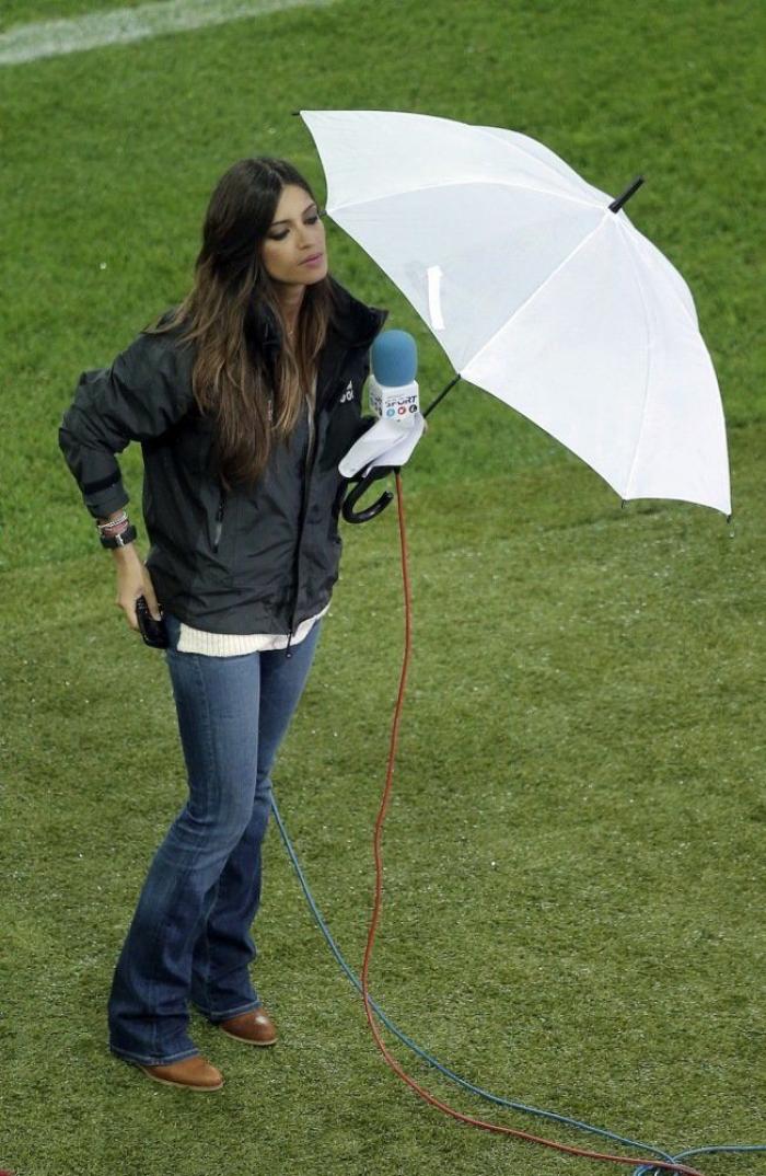 Sara Carbonero y Lana del Rey luchan contra sus maxivestidos (FOTOS)