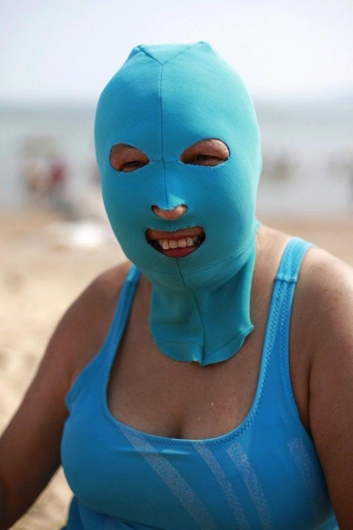Máscaras en las playas de Qingdao en China: el accesorio definitivo contra el sol (FOTOS)