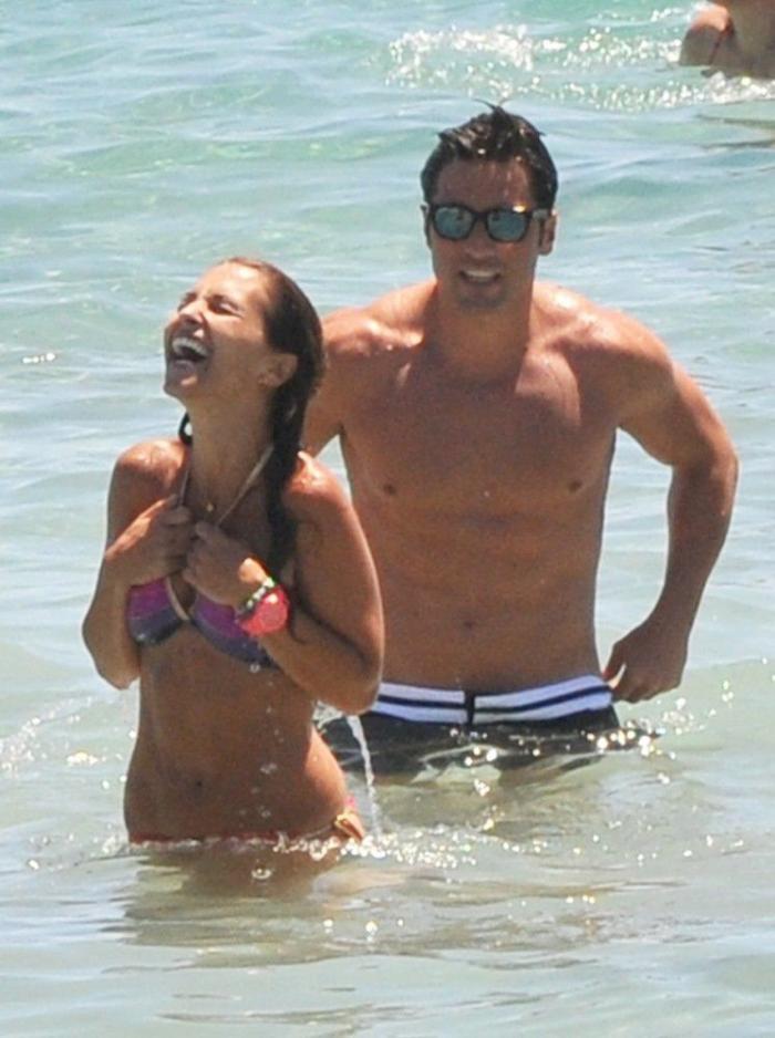 David Bustamante, Paula Echevarría: en la playa luciendo tipazo (FOTOS)