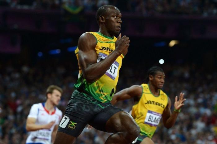 Bolt se lesiona en su última carrera y priva a Jamaica de medalla en el Mundial