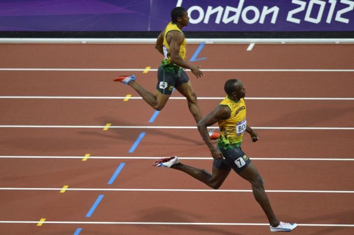 Bolt se lesiona en su última carrera y priva a Jamaica de medalla en el Mundial