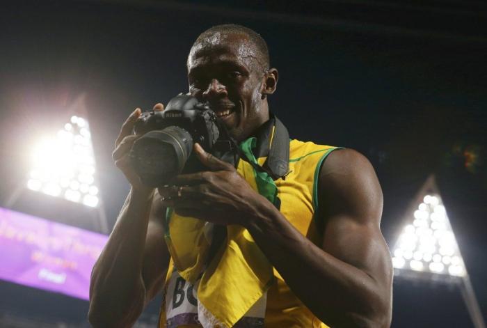 Bolt se lesiona en su última carrera y priva a Jamaica de medalla en el Mundial