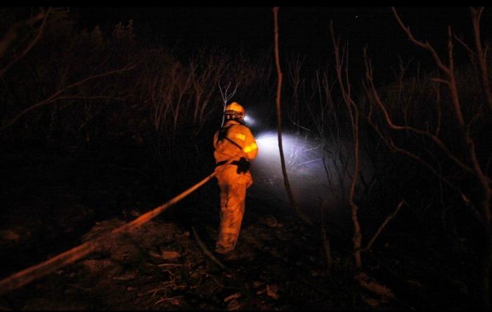 La ola de calor y el fuerte viento mantienen activos más de 10 incendios en toda España