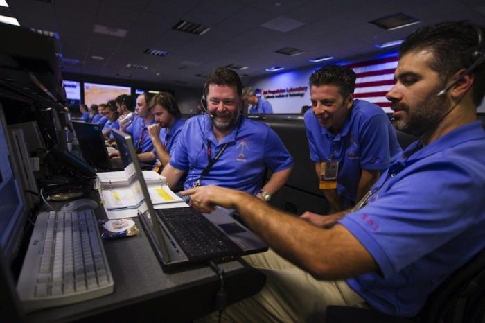 Los ingenieros de Curiosity: quiénes son esos hombres de azul de la NASA (FOTOS)