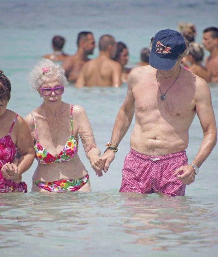 Duquesa de Alba en biquini: triunfa en la prensa de Estados Unidos (FOTOS)