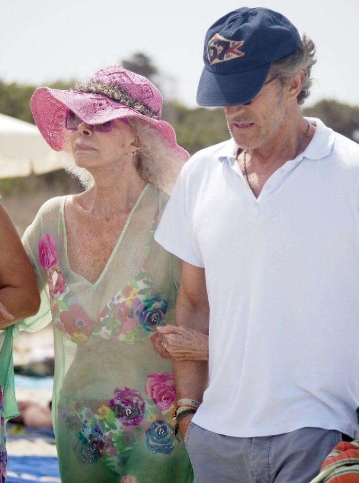 Duquesa de Alba en biquini: triunfa en la prensa de Estados Unidos (FOTOS)