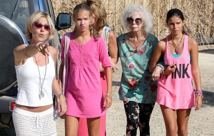 Duquesa de Alba en biquini: triunfa en la prensa de Estados Unidos (FOTOS)