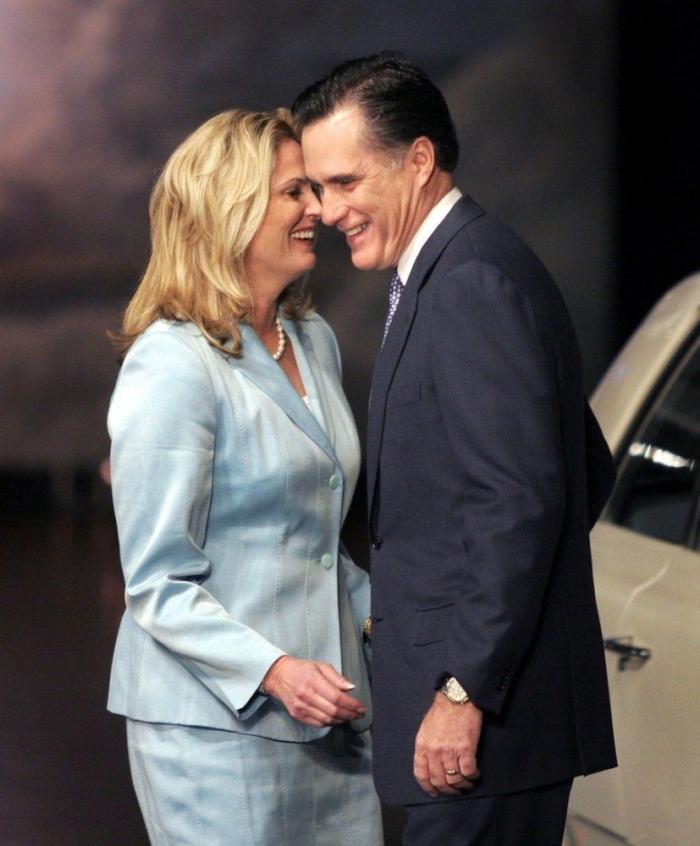 Ann Romney de rojo: la esposa de Mitt Romney también se viste con el color del poder (FOTOS)