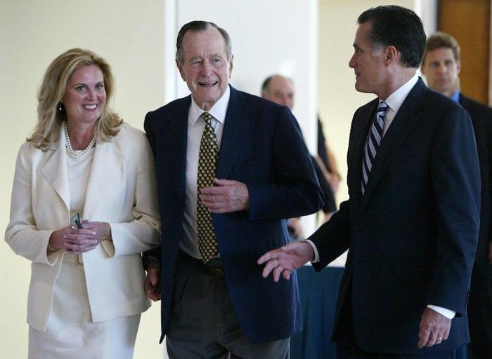 Ann Romney de rojo: la esposa de Mitt Romney también se viste con el color del poder (FOTOS)