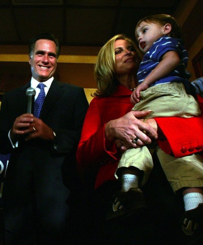 Ann Romney de rojo: la esposa de Mitt Romney también se viste con el color del poder (FOTOS)