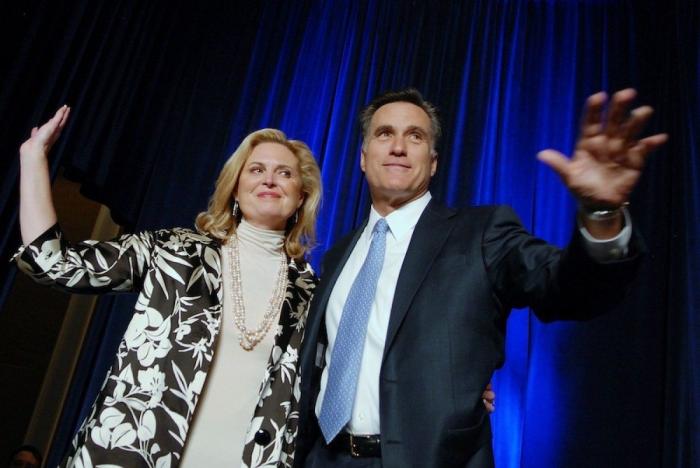 Ann Romney de rojo: la esposa de Mitt Romney también se viste con el color del poder (FOTOS)