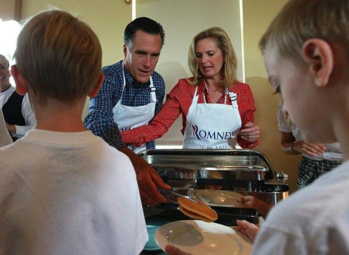 Ann Romney de rojo: la esposa de Mitt Romney también se viste con el color del poder (FOTOS)