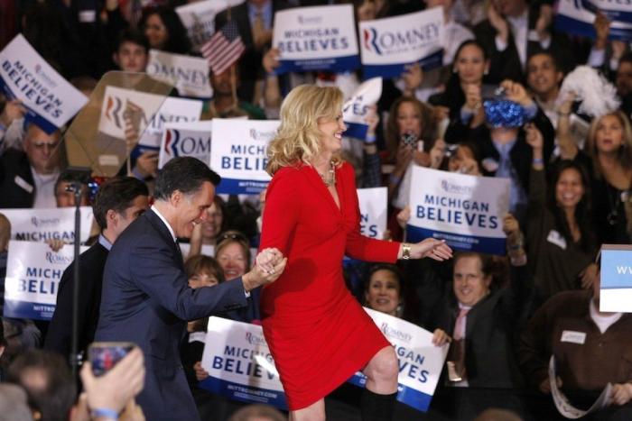 Ann Romney de rojo: la esposa de Mitt Romney también se viste con el color del poder (FOTOS)