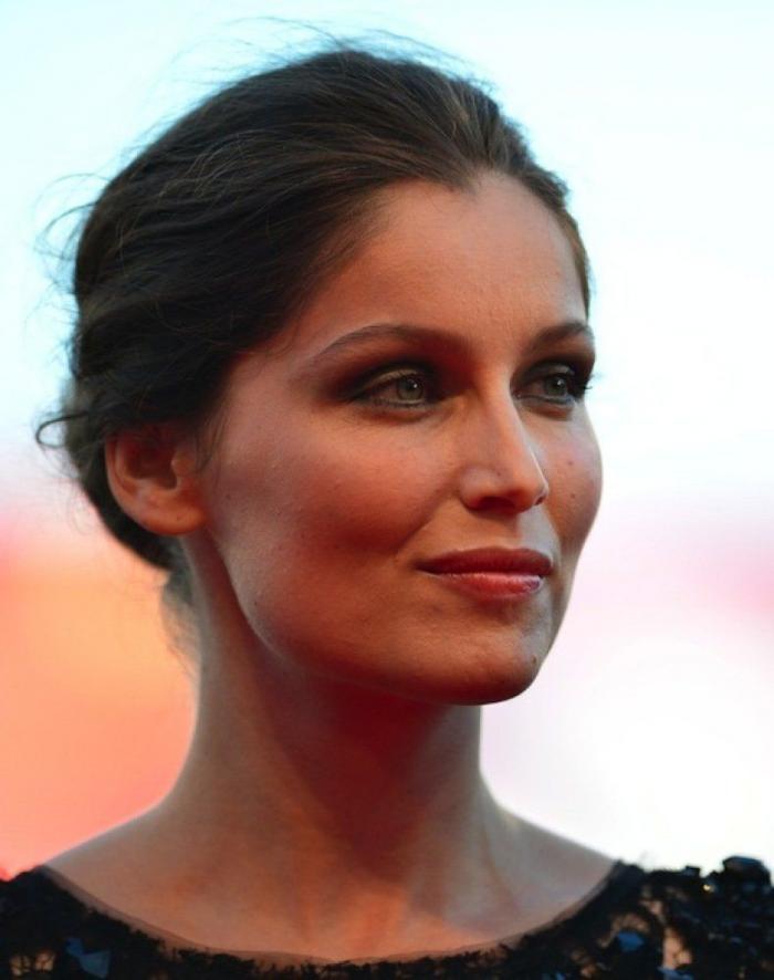 Vestidos de la alfombra roja del festival de Venecia 2012: Laetitia Casta con transparencias (FOTOS)