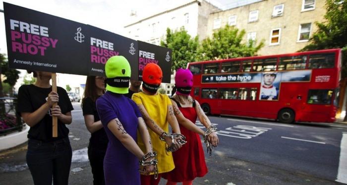 Dos integrantes de las Pussy Riot huyen de Rusia por miedo a la persecución policial
