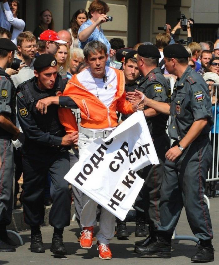 Dos integrantes de las Pussy Riot huyen de Rusia por miedo a la persecución policial